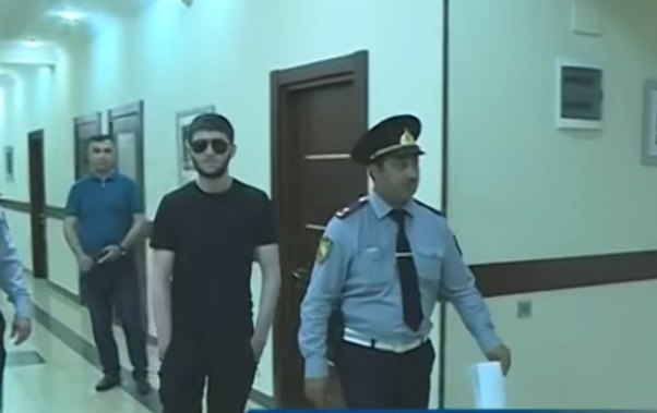 Bakıda 20 polisin tutduğu «avtoş» məmur oğlu imiş