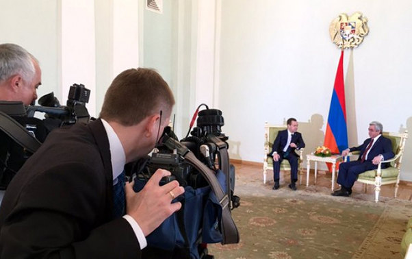 Sarkisyan Medvedevlə görüşdü