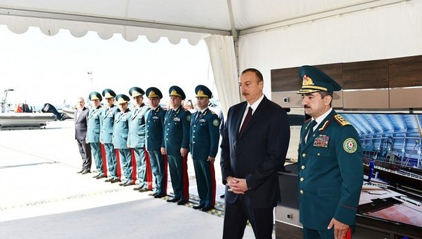 İlham Əliyev sərhədçiləri təltif etdi