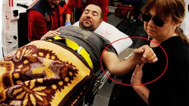 Aktyorun anasına qarşı hərəkəti tənqid olundu