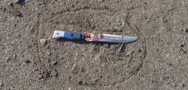 Qayınata kürəkənini bıçaqladı