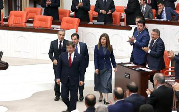 Davudoğlu bu hərəkəti ilə hər kəsi təəccübləndirdi