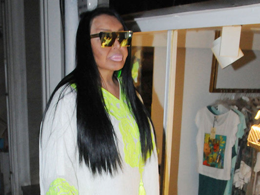 Bülent Ersoy istirahətə 10 yeşik meyvə apardı