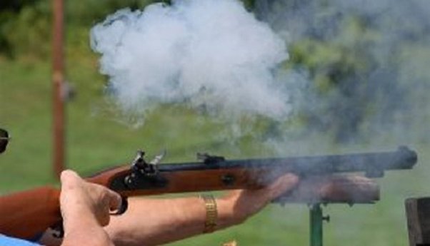 Çaqqalı vurmaq istədi, qonşularını güllələdi