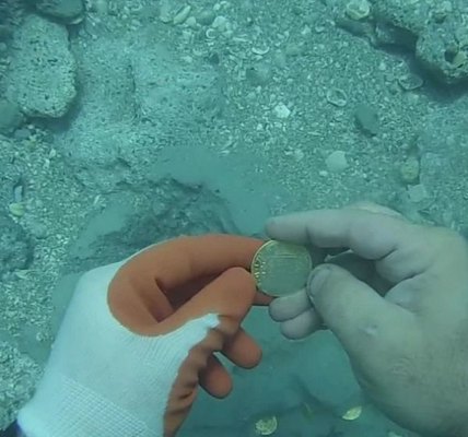 Dənizin dibində xəzinə tapdılar