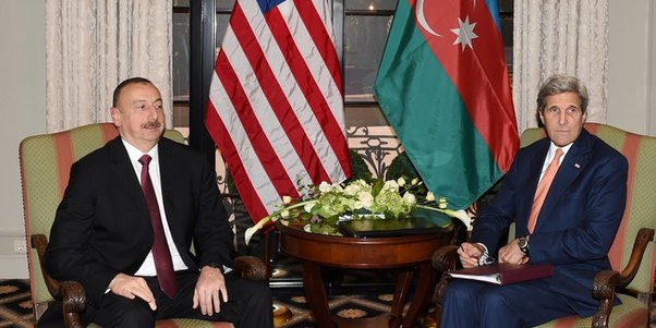 İlham Əliyev Con Kerri ilə görüşdü