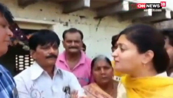 Hindistanda qadın-deputat müsahibə zamanı çalaya düşdü