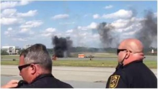 Şou zamanı faciə - Təyyarə yerə çırpıldı