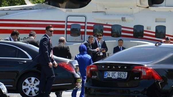 Ərdoğan qızının toyuna helikopterdə gəldi