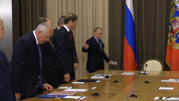 Putin Roqozinə səliqəsiz görünüşünə görə irad tutdu