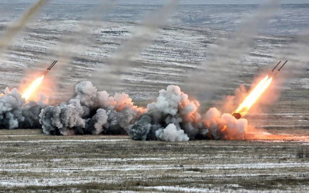 Düşmən dinc sakinləri atəşə tutur: