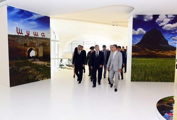 Rusiyanın müdafiə naziri Heydər Əliyev Mərkəzində