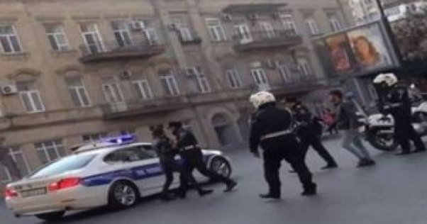 Polis əməkdaşı qəza törətdi və xəstəxanaya düşdü