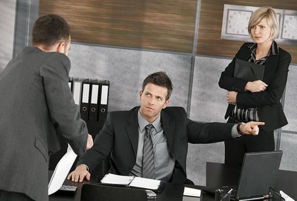 İki direktor işdən çıxarıldı