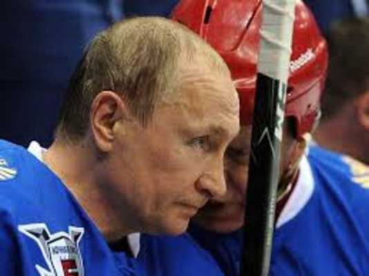 Putin xokkey oynadı