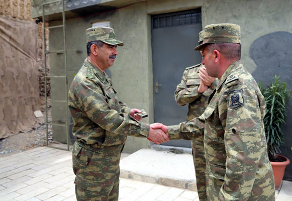 Zakir Həsənov cəbhədə Milli Qəhrəmanla görüşdü