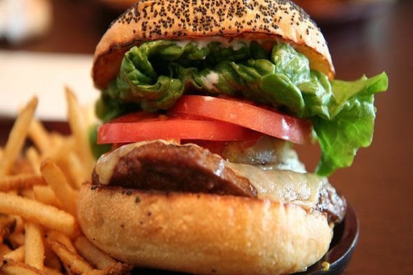 Almaniyada “Ərdoğan-burger”ə görə restoran bağlandı