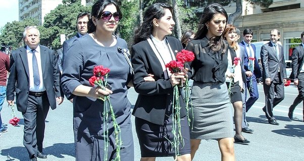 Xalq Heydər Əliyevi yad edir