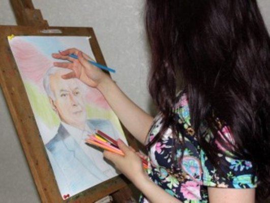 Heydər Əliyevin portretlərini çəkən gənc rəssam