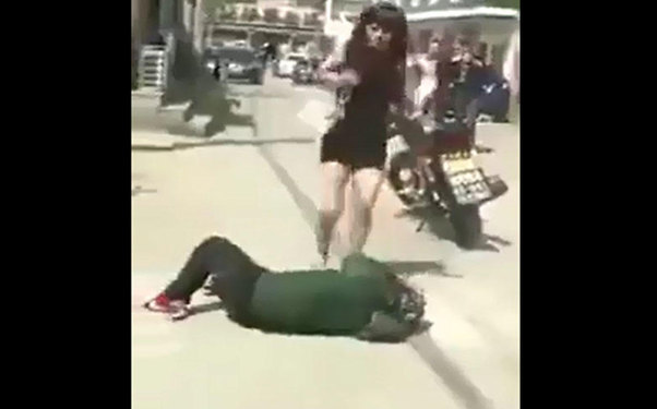 Qız onu soymaq istəyənləri peşman etdi