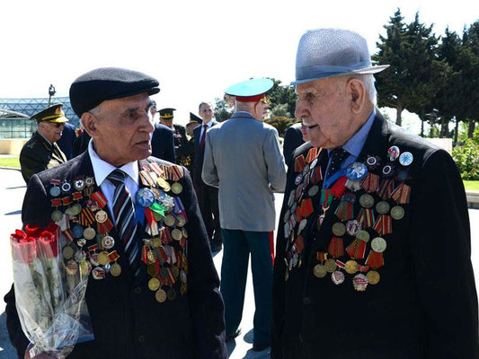 Azərbaycan ictimaiyyəti Qələbə Gününü qeyd edir