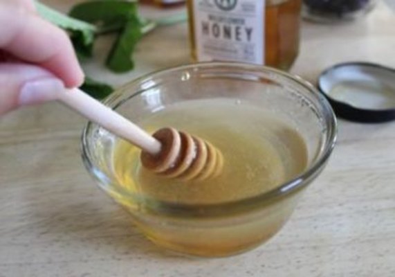 Bal, sirkə, su qarışığı