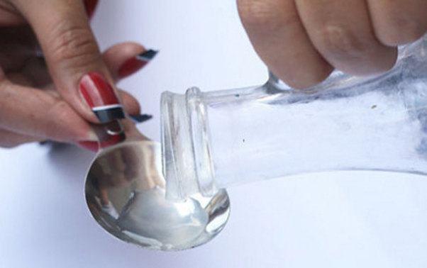 Bakda qadın sirkə içib özünü öldürdü