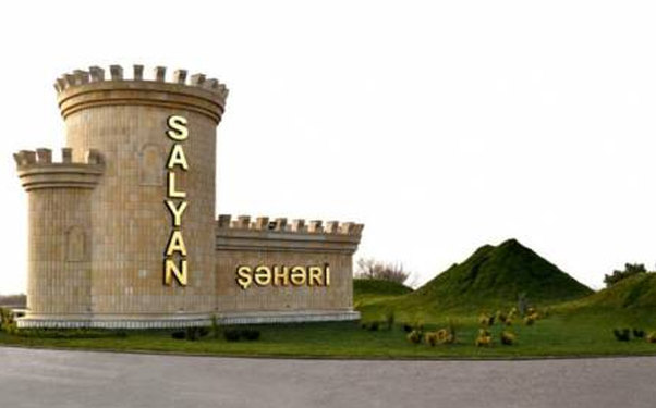 Salyanda məcburi köçkünü ölümlə hədələyirlər