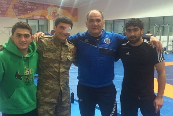 Cəbhədə yaralanan baş leytenanta