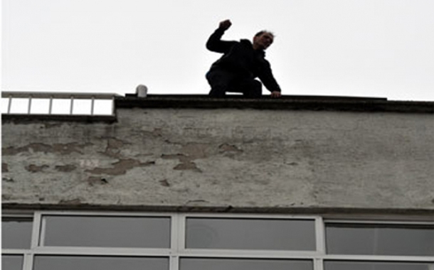 Xırdalanda 42 yaşlı kişi 9-cu mərtəbədən yıxılaraq ölüb