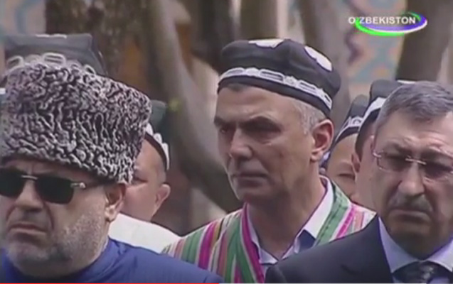Şeyx və nazir müavini Kərimovun dəfnində - Video