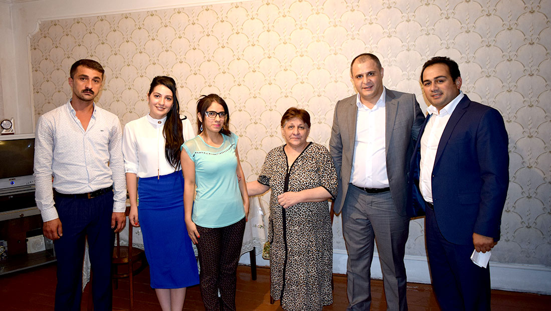 Gənc qız daha yaxşı görə biləcək - ASGA-DAN DAHA BİR ALQIŞLANACAQ ADDIM+FOTOLAR