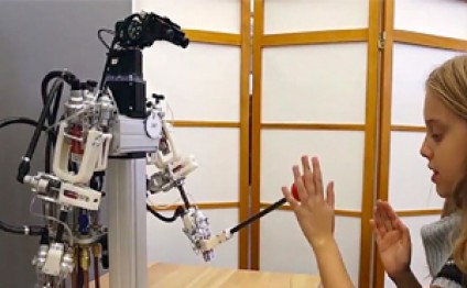 Yumor hissi olan robot təqdim edilib