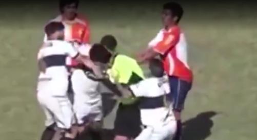 Futbolçu hakimi döydü – Video