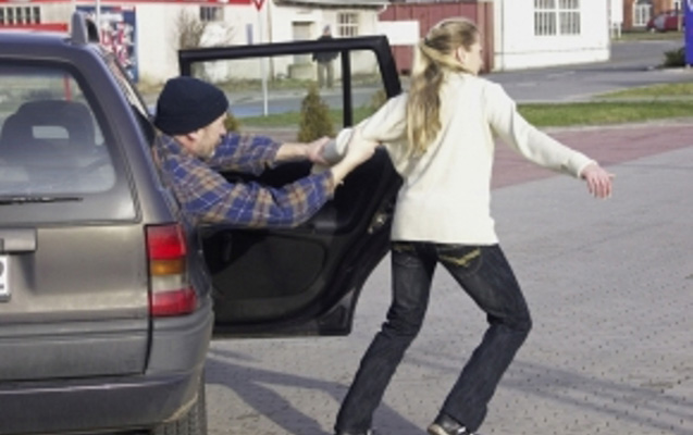 Bakıda 53 yaşlı  kişi23 yaşlı qızı qaçırdı