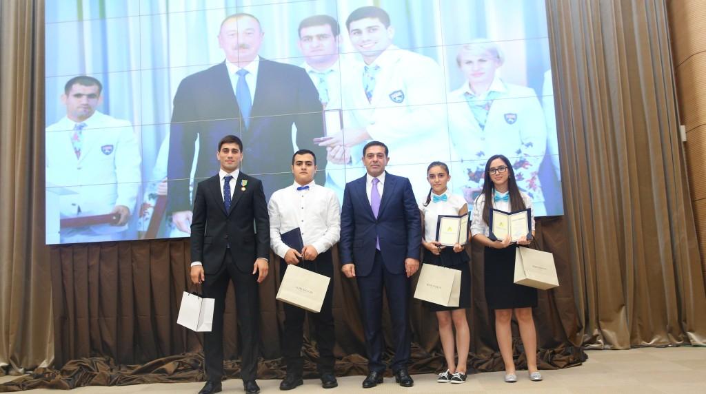 Binəqədi rayonunda “Azərbaycan təhsili müstəqillik illərində” elmi-praktik konfrans keçirildi