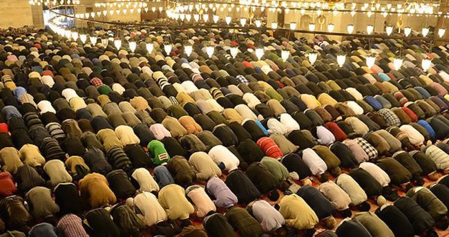 Azərbaycanda bayram namazı qılınıb