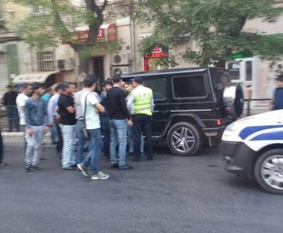 Bakının mərkəzində “Gelandewagen”lə “VAZ” toqquşdu – FOTO