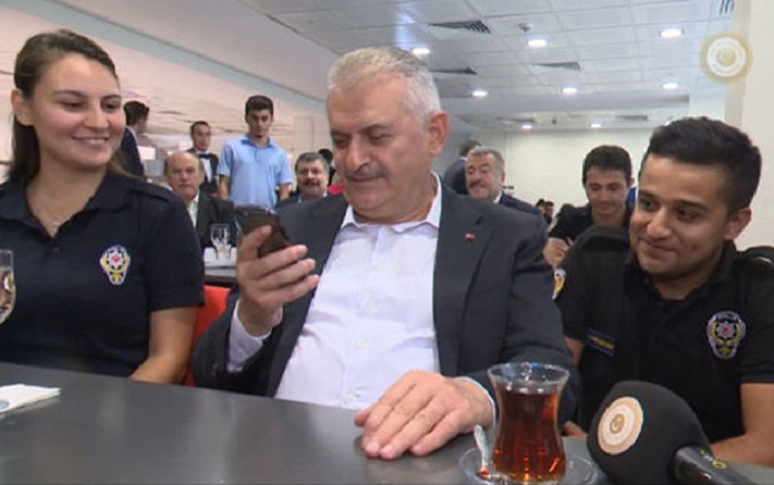 Baş nazir telefonla elçilik etdi - Video