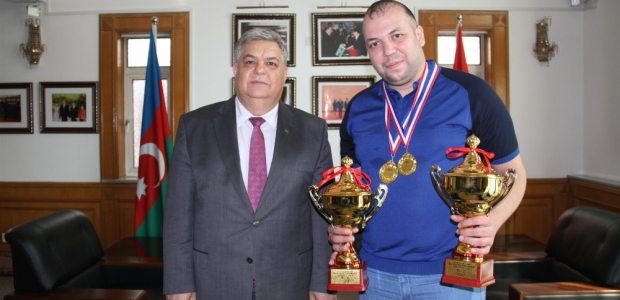 Həmvətənimiz qol güləşi üzrə Pekin açıq çempionatının qalibi olub