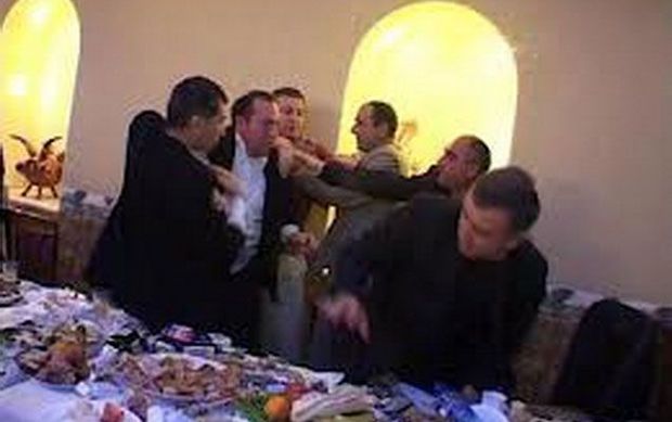 Bakıda toyda dava düşdü: Yaralananlar var – VİDEOLAR