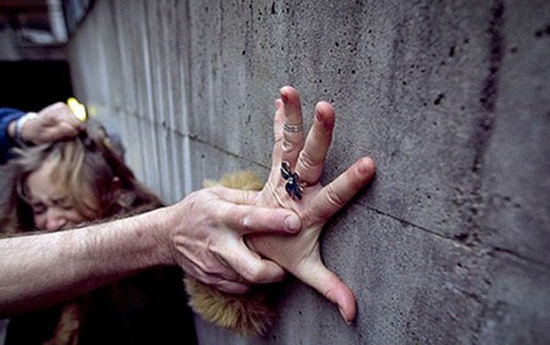 Rusiyadan Azərbaycana qonaq gələn qızı qəbiristanlıqda zorladılar