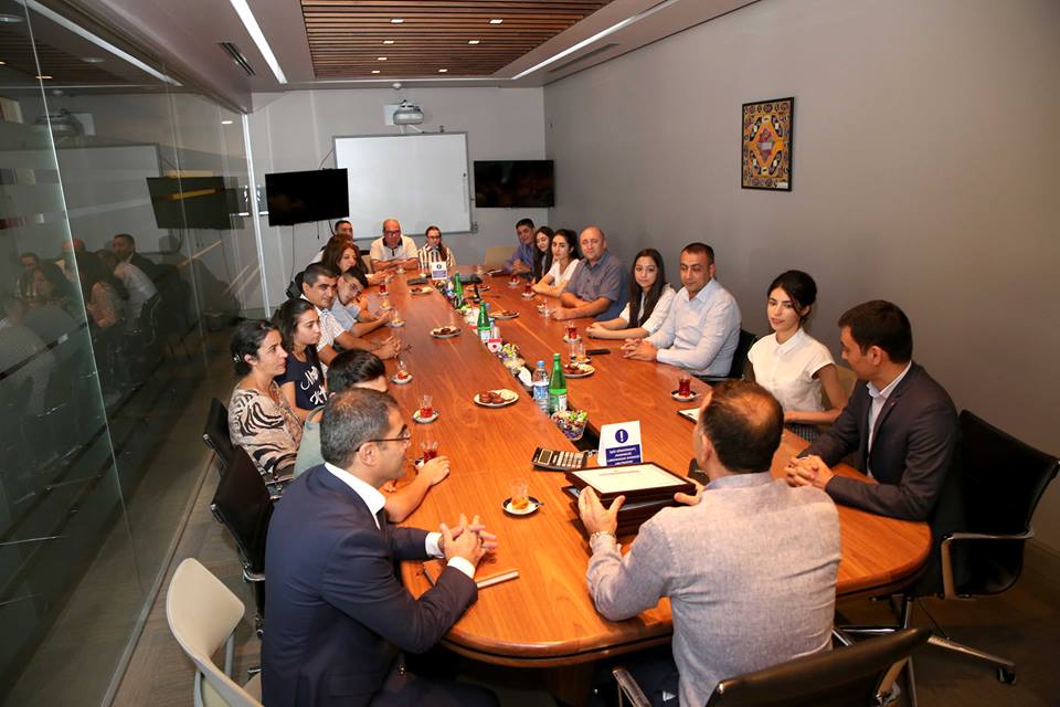 Veysəloğlu rəhbərliyi şirkət əməkdaşlarının ali təhsil müəssisələrinə tələbə adını qazanan övladları ilə görüş keçirdi