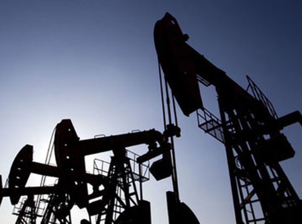 Dünya bazarında neftin qiyməti ucuzlaşır