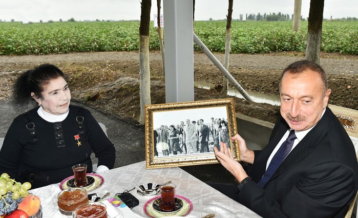 Prezidentin pambıqçı qadınılarla görüşü - FOTOLAR