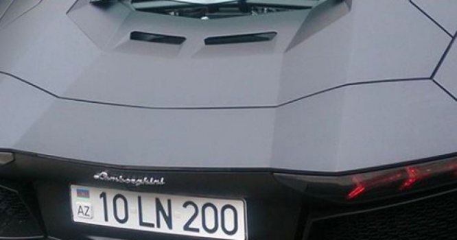 Bakıda 1 milyon manatlıq maşın sürən tələbə var - Foto