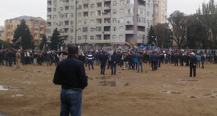 Palçığa batan mitinq – TƏHLİL