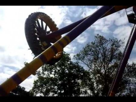 Bakı Bulvarında dəhşət: Uşaq attraksiondan bir neçə metr yüksəklikdən yıxıldı