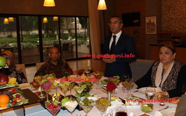 İCRA BAŞÇISININ YEMƏK STOLU… — Ərəb şeyxlərini heyrətə salar + FOTOLAR