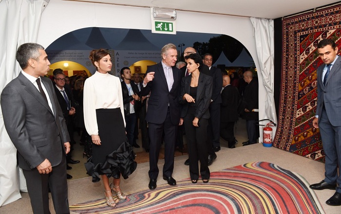 Birinci xanım `Azərbaycan şəhərciyi`ndə - FOTOLAR